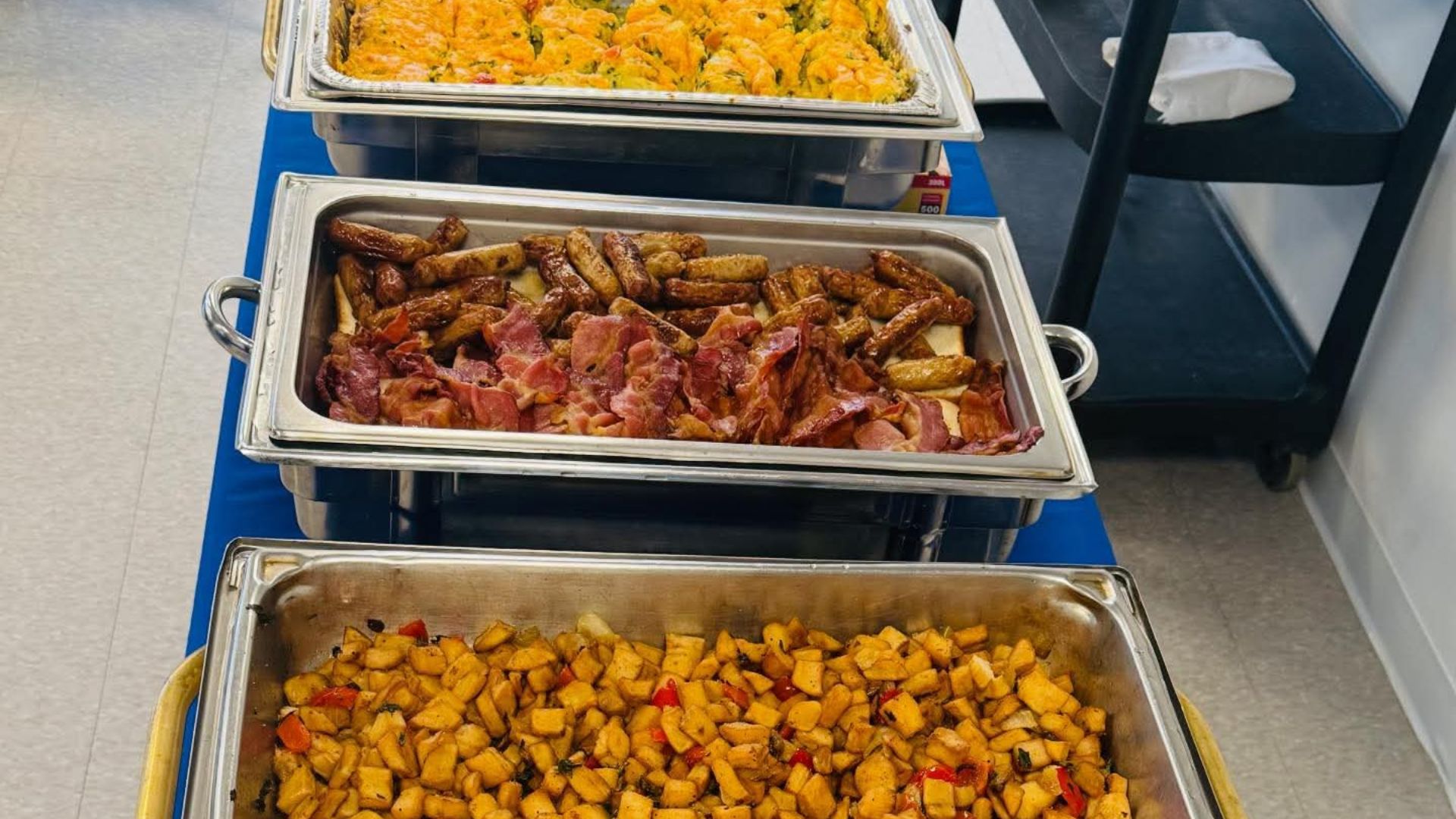 Hot holiday meals for aviation and logistics crews